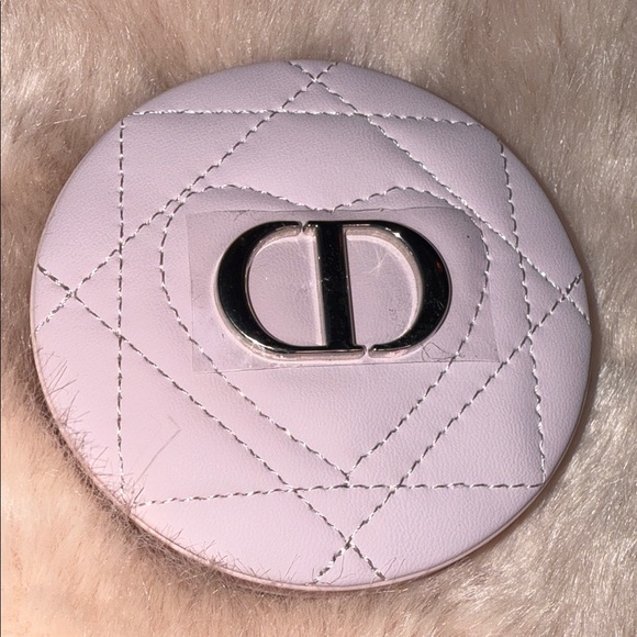 Soft Pink Quilted Compact - Picture 5 of 5